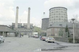 Pförtnergebäude, Speisesaal, Schaltwarte-, 110 kV-Schalthaus- und Schornsteine Vorschaltanlage, Kühlturm 5, 6, Ambulanz, von SW