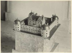 Jagdschloss Moritzburg, Modell : Jagdschloss Moritzburg. Modell des ältesten Baues von Kurfürst Moritz, 1546 vollendet