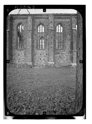Müncheberg. Ruine der Stadtpfarrkirche St. Marien (Restaurierung 1991-1996). Chor von Süden