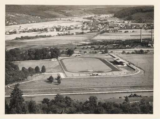 48, Universitätssportplatz, eingeweiht 1927