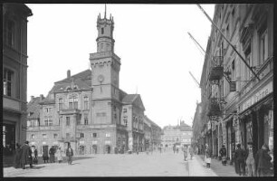 Löbau. Markt mit Rathaus und Zittauer Straße