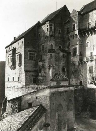 Nedvědice-Pernštejn (Nedwieditz-Bernstein). Burg (A. 13. Jh.)