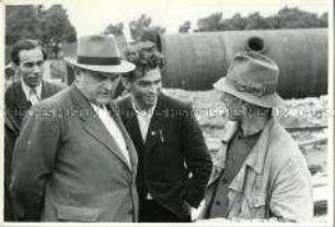 Fritz Lange auf der Baustelle des Stahlwerkes Brandenburg
