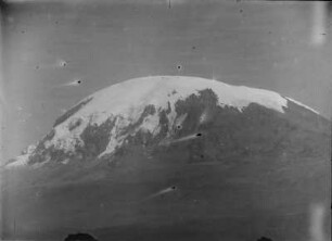 Kibo : Teleaufnahme des schneebedeckten Kibo