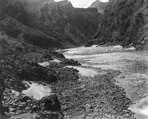 Am Colorado River : Blick auf das Flussbett des Colorado River