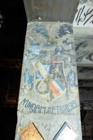 Raum 208 Ostwand Tür 18