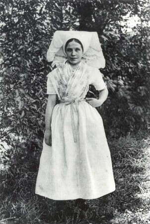 Sonntagstracht aus Straupitz : Kleidung - niedersorbische Tracht. Ort: Tšupc / Straupitz. Sonntagstracht um 1920.