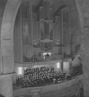 Dresden. Kreuzkirche, Inneres, Orgel mit Kreuzchor