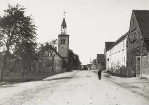 Ortsansicht mit Turm der Dorfkirche