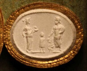Äskulap, Hygieia und Thelesphorus (Daktyliothek, Erstes Mythologisches Tausend)