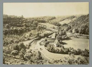Im Taubertal vor Rothenburg : Rothenburg ob der Tauber. Blick von der Stadt auf das Taubertal mit Kobolzeller Kirche