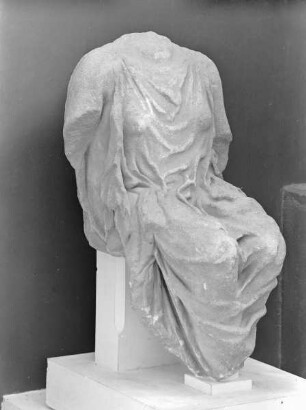 Weibliche Sitzfigur
