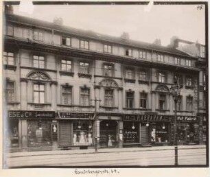 Wohn- und Geschäftshaus Landsberger Straße 64, Berlin-Mitte: Ansicht (aus: Julius Kohte, Alt-Berlin, Bauwerke in Berlin und Charlottenburg, aufgenommen 1907-1914)
