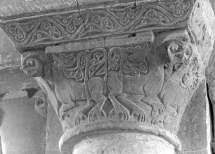 Kapitell an der östlichsten Arkade