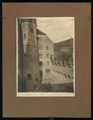 213, Braunsbach. Im Schlosshof. (Nr. 3157).