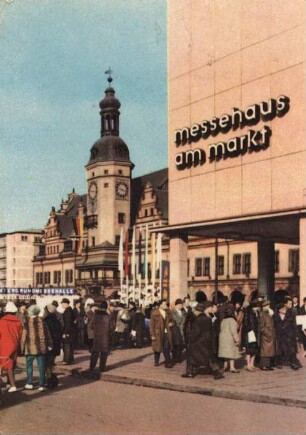 Messestadt Leipzig: Blick vom neuerbauten Messehaus am Markt zum Alten Rathaus