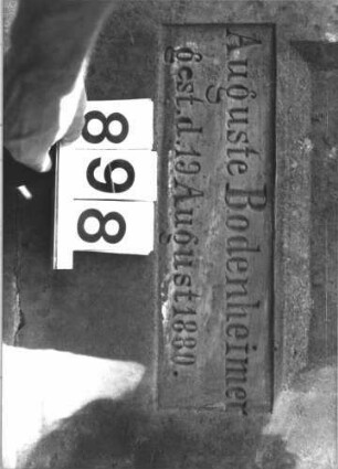 Grabstein 898 (Detailaufnahme 2)