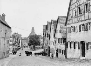 Dinkelsbühl. Mittelfranken. Ansicht der historischen Altstadt. Im Hintergrund das Münster St. Georg.