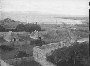 Hafen und Insel : Blick über den Hafen von Heraklion zur unbewohnten Insel Dia im Kretischen Meer (ca. 12 km Entfernung).