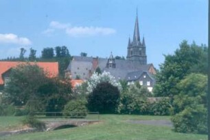 Haina. Blick auf Gebäude des ehemaligen Zisterzienserklosters und die Klosterkirche