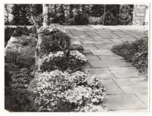 Garten Seydel, Berlin-Wannsee: Mauern und Platten