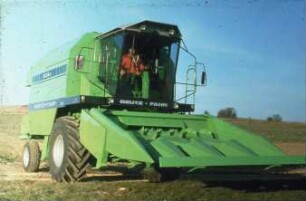 Fotografie: Erntetechnik, Mähdrusch, Mähdrescher selbstfahrend, Körnermais, Maispflückvorsatz