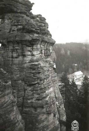 Sächsische Schweiz, Bielatal. Hauptwiesenstein. Seilschaft Rudolf Klemm an der Perrykante (VIIa [VIIb])