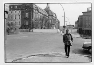 Der Fotograf Christian Borchert am Grenzübergang Invalidenstraße (Staatsgrenze zu Westberlin/Berliner Mauer)