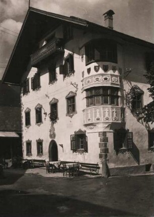 Umhausen im Ötztal. Tirol. Österreich. Ansicht des Gasthofes Krone, erbaut um 1627.