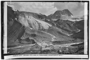 Stubaier Alpen. Dresdner Hütte (2308 Meter), Mitte Fernauferner und Schaufelspitze (3333 Meter) mit Femauferner und Schaufelspitze