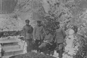 Erster Weltkrieg - "Kriegserinnerungen an Nordfrankreich und die Vogesen". "Kalkgrube bei Hulluch (Dép. Pas-de-Calais) mit Bismarck-Denkmal"