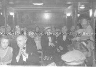 Abendgesellschaft im Festsaal des Hochseepassagierdampfers "Bremen", Burschenschaft