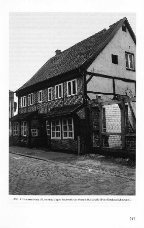 Abb. 9 Lämmertwiete 10, weitmaschiges Fachwerk des oberen Stockwerks (Foto Denkmalschutzamt).