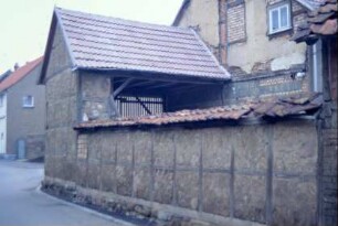 Gehöft mit Mauer und überbauter Torfahrt