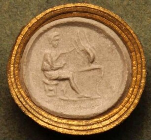 Dädalus beim Bau künstlicher Flügel (Daktyliothek, Zweites Historisches Tausend)