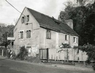 Dresden-Wachwitz, Pillnitzer Landstraße 93. Winzerhaus mit Seitengebäude (1776/1800). Seitengebäude
