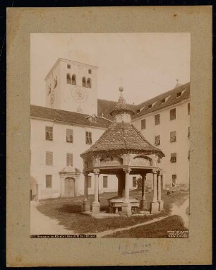 Kloster Neustift, Vahrn: Wunderbrunnen im Klosterhof
