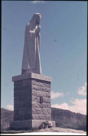 Betende Frau - Statue auf dem St. Gotthardt-Pass