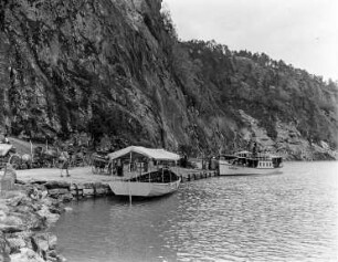 Boote in der Bucht von Loen in der Provinz Vestland