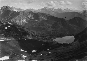 Blick zur Mädelegabel : Blick vom Nebelhorn über den Seealpsee zur Mädelegabel.