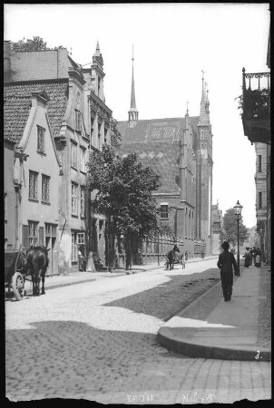 Danzig. Fleischergasse mit Franziskanerkloster