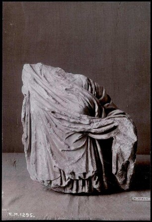 Fotografie. Torso einer weiblichen Figur