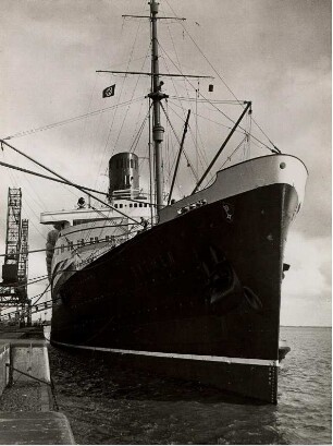 Bremerhaven. Columbuskai. Ansicht des, 1929 in Dienst gestellten, Schnelldampfers "Bremen"