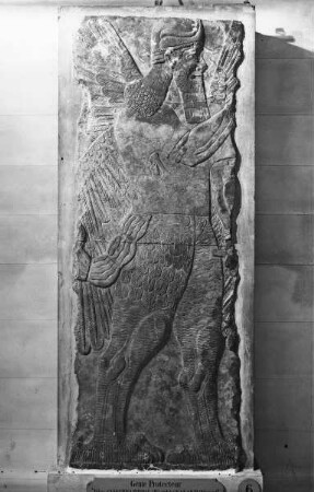 Göttlicher Geist mit vier Flügeln, Vogelbeinen und Skorpionschwanz, Relief aus dem Palast von Kalakh