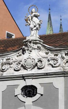 Neuer Ebracher Hof — Statue