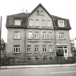 Böhlen-Großdeuben, Hauptstraße 91. Wohnhaus mit Laden (um 1915). Straßenfront