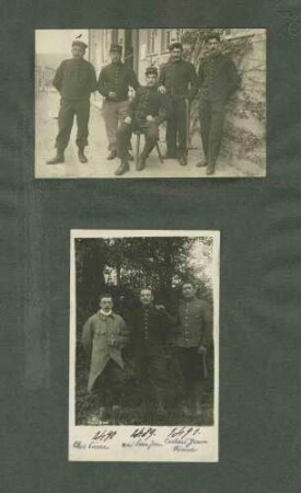 5 französische Kriegsgefangene neben Hauswand stehend bzw. sitzend, drei vor Baumgruppe, fünf in Zimmer teils stehend, teils sitzend