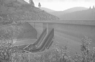 Okertal: Staumauer Talseite