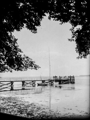 Pier : Steg ins Gewässer