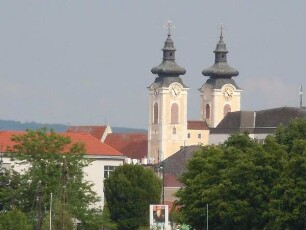 Tulln - Barockkirche : Blick auf die Stadt Tulln, von der Donau aus aufgenommen am 12. Juni 2011
